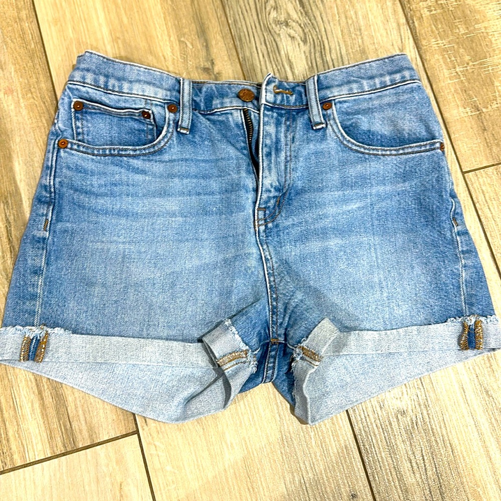 Cute denim shorts with cuffed hem